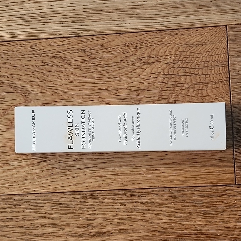 Studio makeup flawless skin foundation